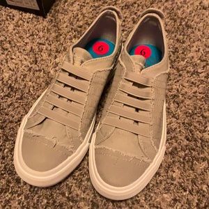 New Blowfish women’s sneakers size 6